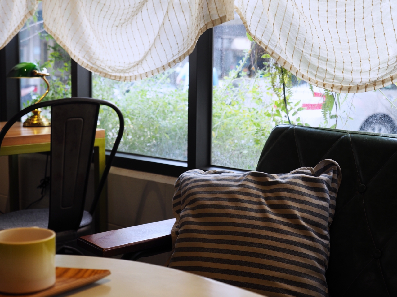 羅東市咖啡｜凡思La pensée Café，自家烘焙的咖啡與限量手工甜點  像是在城市裡盛開的藝術花園 @台客X文青的夫婦日常