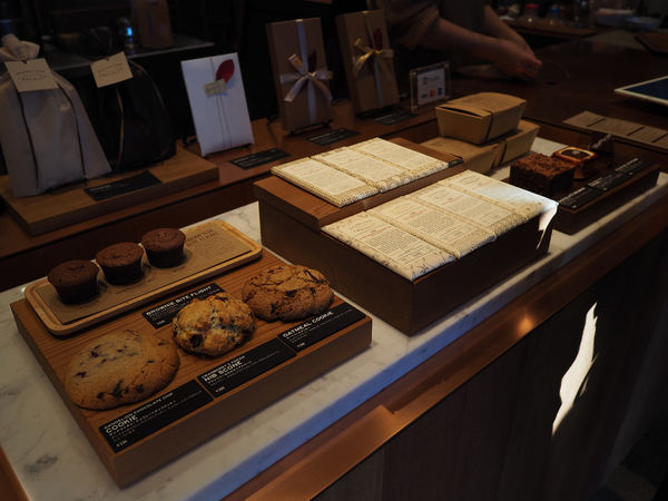 【東京⋈美食】滿室飄香的巧克力專賣店「Dandelion Chocolate」+高質感的選物店「Koncent」(多圖） @台客X文青的夫婦日常