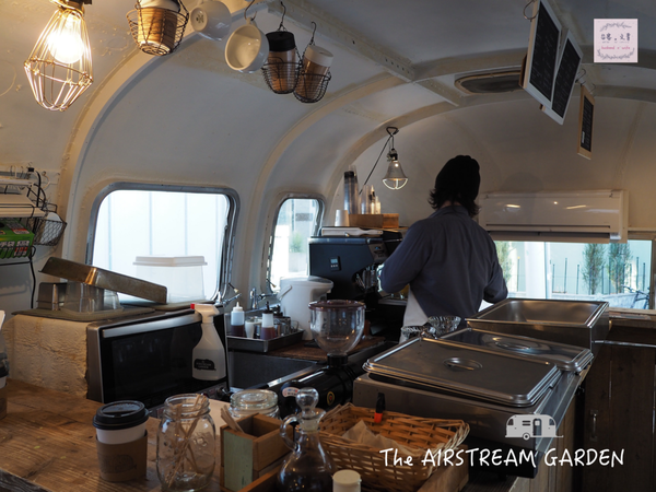 【東京⋈咖啡】熱門拍照景點 超吸睛的露營咖啡車「The Airstream Garden」 @台客X文青的夫婦日常