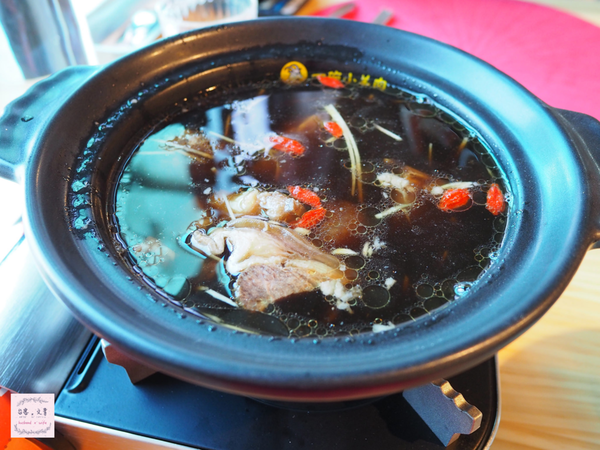 【宜蘭⋈美食】喝口湯讓你暖胃  主打藥膳湯頭的「一碗小羊肉」 @台客X文青的夫婦日常
