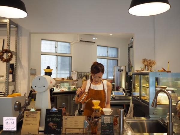 【台北⋈咖啡】口味細緻 氣氛迷人的「Ratio Coffee Roaster」還有可愛的店狗！ @台客X文青的夫婦日常
