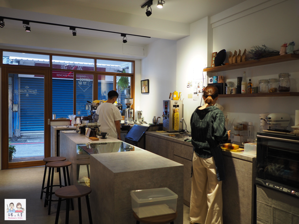 【宜蘭⋈咖啡】（二訪更新有影片）舊市場旁的清新咖啡店  讓人想再訪的「小揭商行」 @台客X文青的夫婦日常