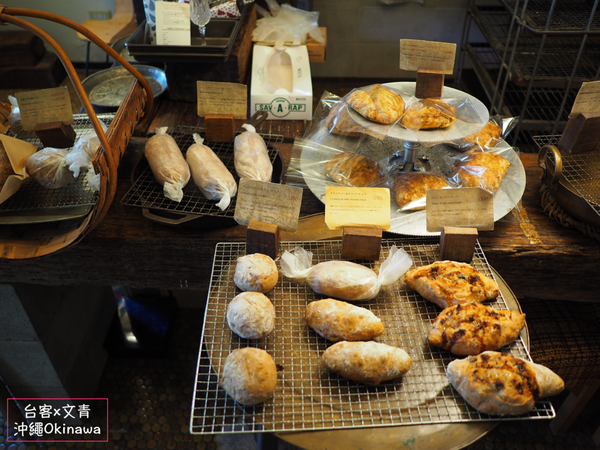 【沖繩⋈美食】隱密的美味麵包早午餐 讓人忘卻時間的「Ploughman&#8217;s Lunch Bakery」 @台客X文青的夫婦日常