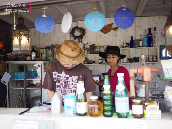 【沖繩⋈美食】位在公路上的可愛餐車「Parlour de jujumo」老闆夫婦是音樂人！ @台客X文青的夫婦日常